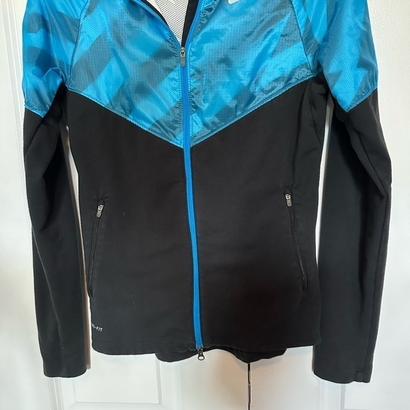 Nike blue and black zippered hooded light weight dri-fit jacket, extra small - Picture 2 of 9